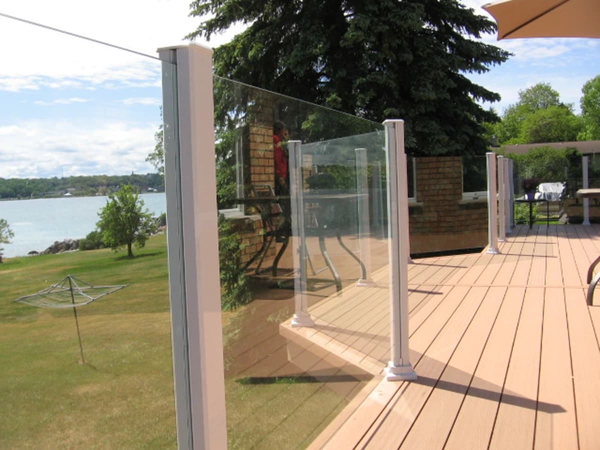 Aluminum Railing with Glass