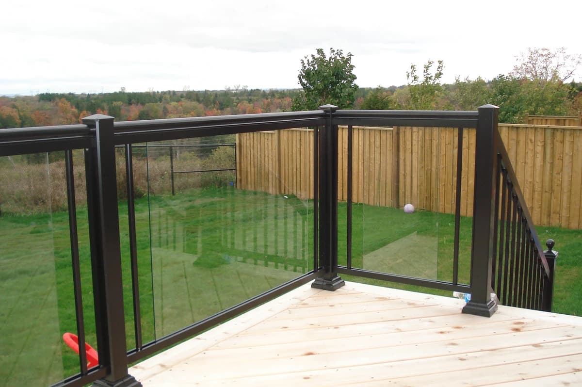 Aluminum Railing with Glass