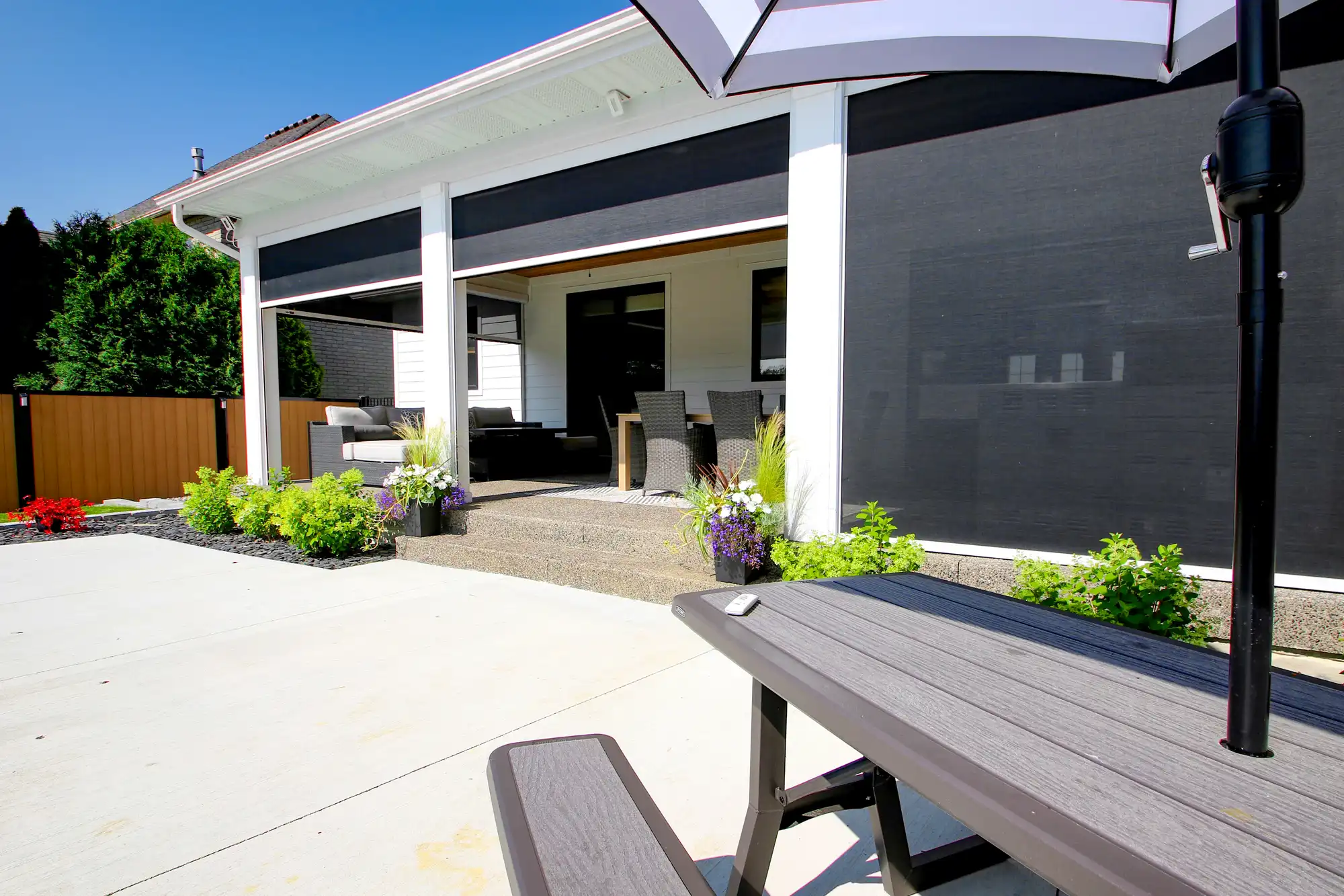 Retractable Screen System