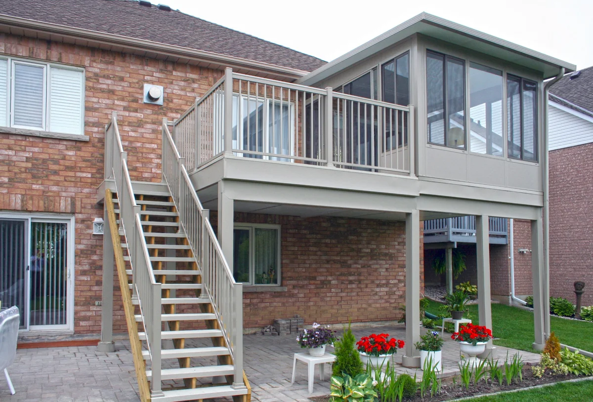 Model 400 four-season sunroom